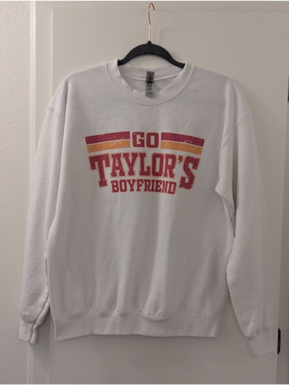 Go Taylors Boyfriend Crewneck Sweatshirt Medium 50/50 Cotton Polyester